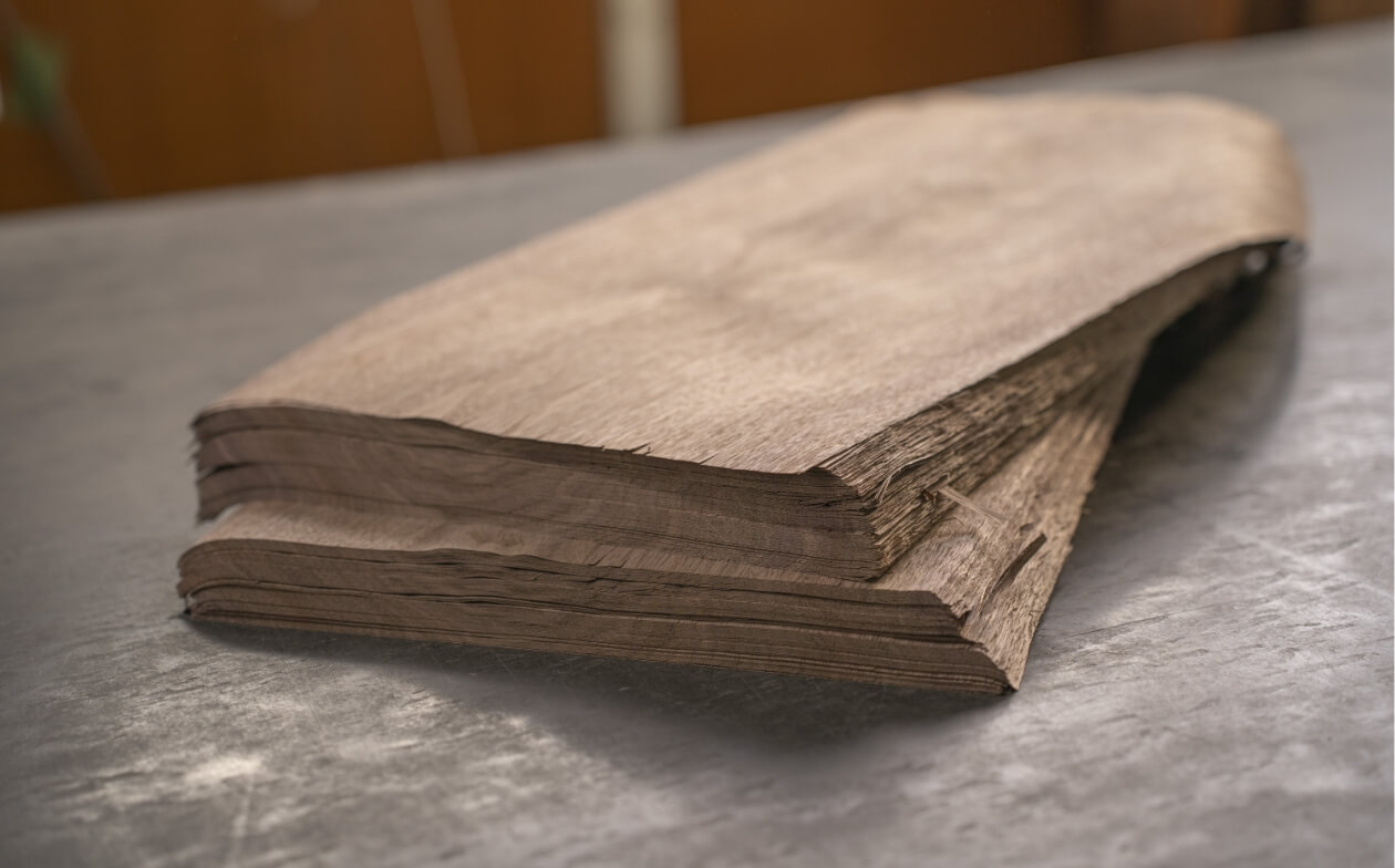 未利用材を貼り合わせて加工