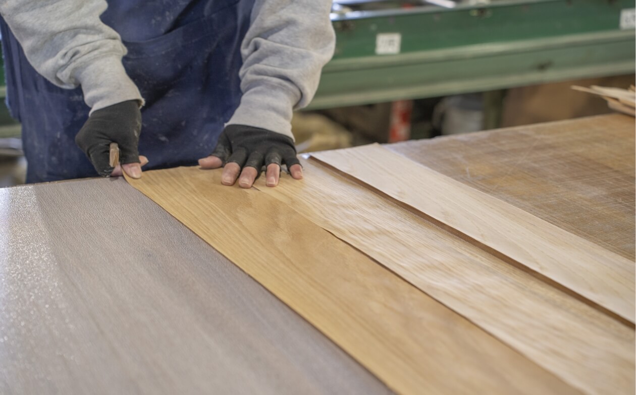 未利用材を貼り合わせて加工